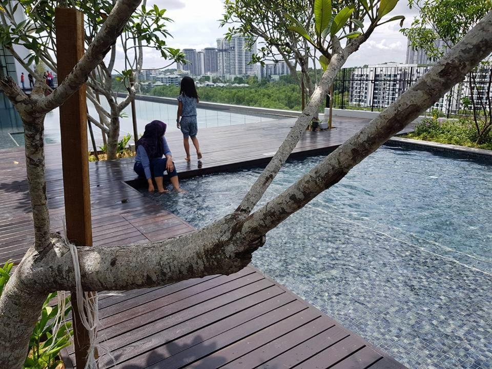 Mycozysoho With Excellent Swimming Pool View Lägenhet Cyberjaya Exteriör bild