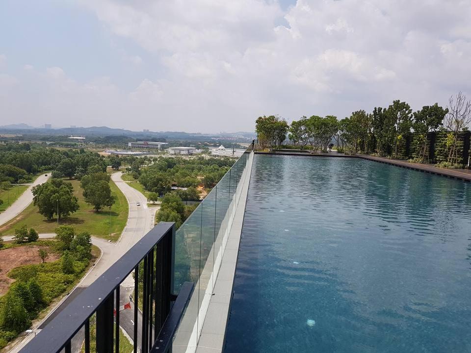 Mycozysoho With Excellent Swimming Pool View Lägenhet Cyberjaya Exteriör bild